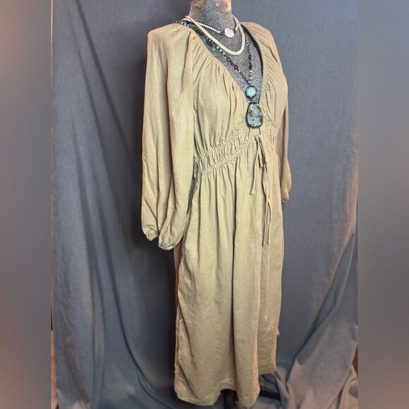 Universal Thread Beige Long Sleeve Dress with Pockets - Picture 2 of 6